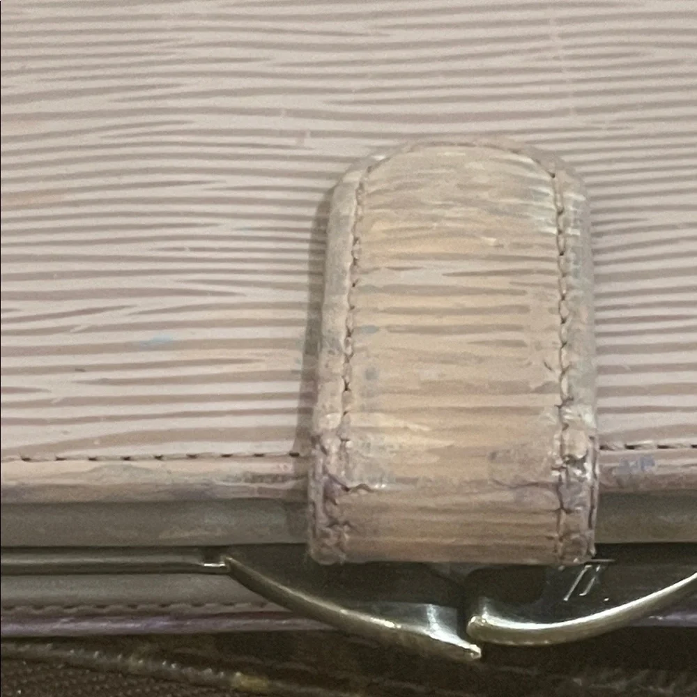 AUTHENTIC LV Snap Wallet in Lilac - Picture 6 of 13